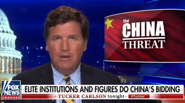 Tucker Carlson de Fox News analiza la "amenaza existencial" que es el régimen chino para EE. UU. y el mundo libre. (Captura de pantalla via Youtube)