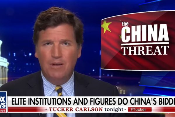 Tucker Carlson de Fox News analiza la "amenaza existencial" que es el régimen chino para EE. UU. y el mundo libre. (Captura de pantalla via Youtube)