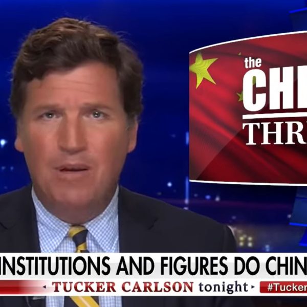 Tucker Carlson de Fox News analiza la "amenaza existencial" que es el régimen chino para EE. UU. y el mundo libre. (Captura de pantalla via Youtube)