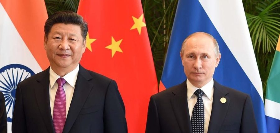 El líder del régimen chino, Xi Jinping y el presidente de Rusia, Vladimir Putin durante una reunión del BRICS el 4 de septiembre de 2016. Imagen: Jacoline Schoonees via Flickr