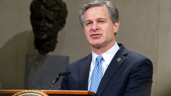 Chris Wray, director del FBI estadounidense. Foto oficial Departamento de Justicia de EE. UU.