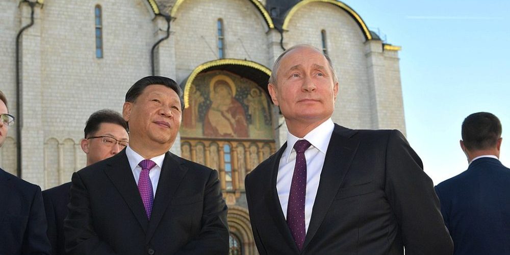 El presidente ruso Vladimir Putin con el presidente de la República Popular China Xi Jinping durante una gira por el Kremlin de Moscú en junio de 2019. (Foto el Kremlin, licencia Creative Commons).