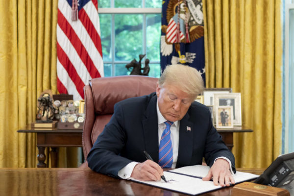 El presidente de los Estados Unidos, Donald J. Trump, en la sala oval de la Casa Blanca. Foto Casa Blanca via Flickr.