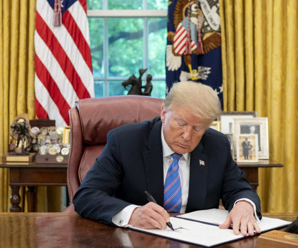 El presidente de los Estados Unidos, Donald J. Trump, en la sala oval de la Casa Blanca. Foto Casa Blanca via Flickr.