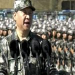 Xi Jinping, líder del Partido Comunista Chino durante un desfile militar el 31 de julio de 2017. Captura de pantalla de un vídeo de la televisión estatal china.