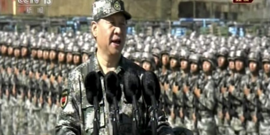 Xi Jinping, líder del Partido Comunista Chino durante un desfile militar el 31 de julio de 2017. Captura de pantalla de un vídeo de la televisión estatal china.