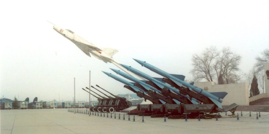 Arsenal nuclear chino: Misiles HQ-2 chinos en el Museo de la Aviación de China. (Imagen AMB Brescia Creative Commons https://www.flickr.com/photos/65040075@N07/5943695537)